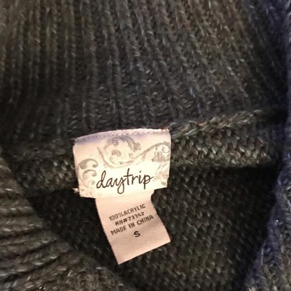 💰Dark green daytrip crochet cardigan sweater - Picture 2 of 3